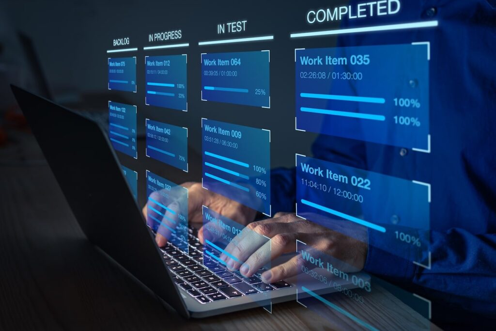 la programmazione agile: persona che lavora al pc